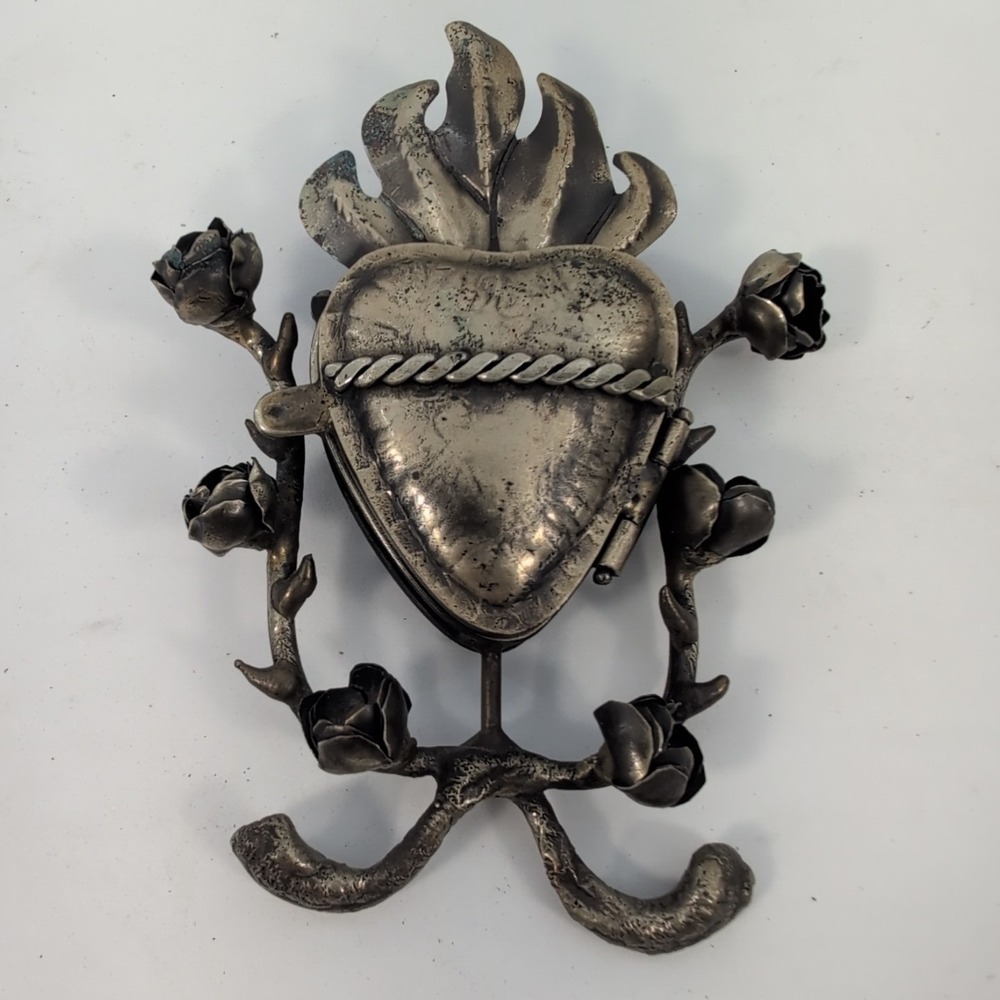 Vintage 80's Judith Roberts LaCollecion Silver Flame Sacred Heart Milagro Locket